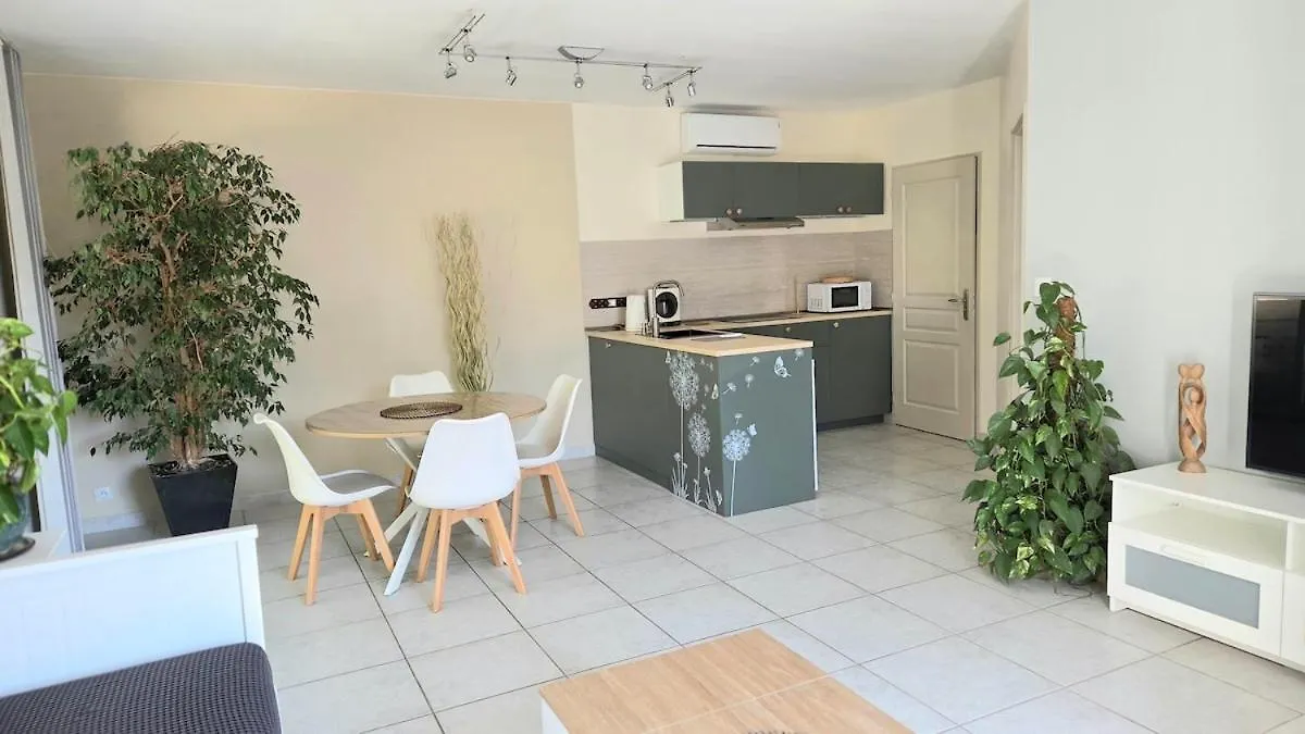 Appart Au Calme Avec Acces A La Piscine Partagee De 18H30 A 21H00 Uniquement France