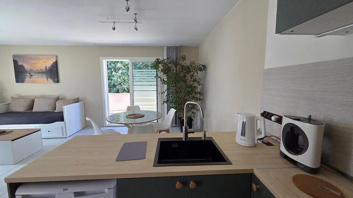 Holiday home Appart Au Calme Avec Acces A La Piscine Partagee De 18H30 A 21H00 Uniquement
