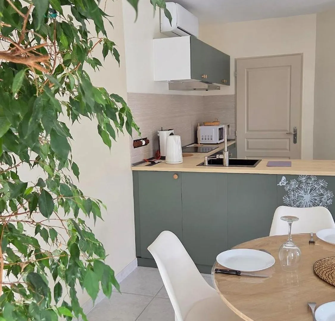 Holiday home Appart Au Calme Avec Acces A La Piscine Partagee De 18H30 A 21H00 Uniquement