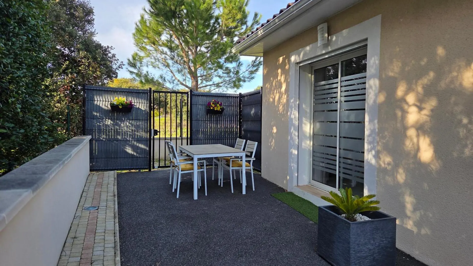 Appart Au Calme Avec Acces A La Piscine Partagee De 18H30 A 21H00 Uniquement France