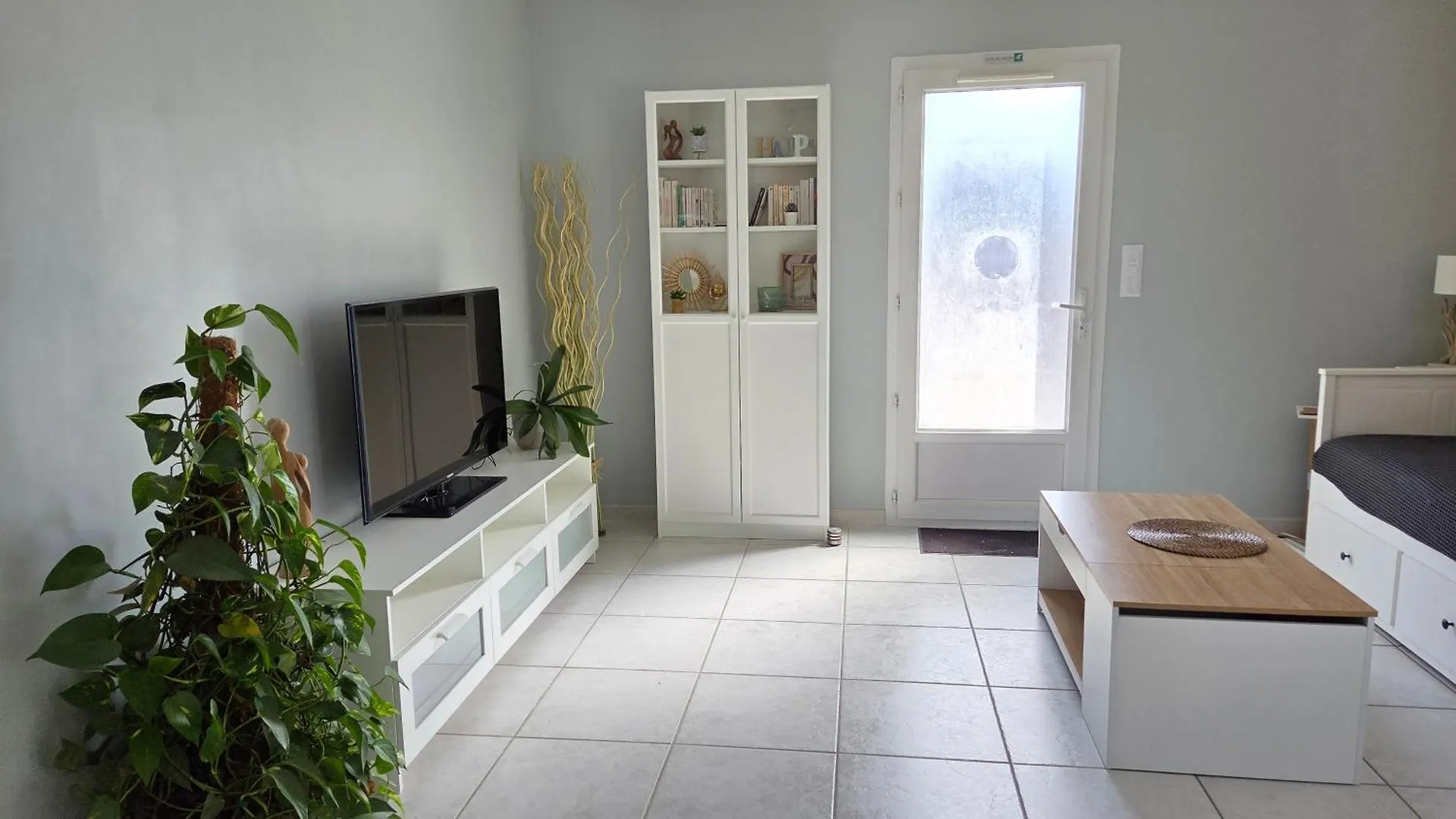 Holiday home Appart Au Calme Avec Acces A La Piscine Partagee De 18H30 A 21H00 Uniquement France