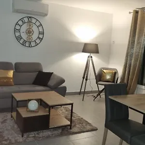 Appartement Dans Un Pavillon, Orange (Vaucluse)